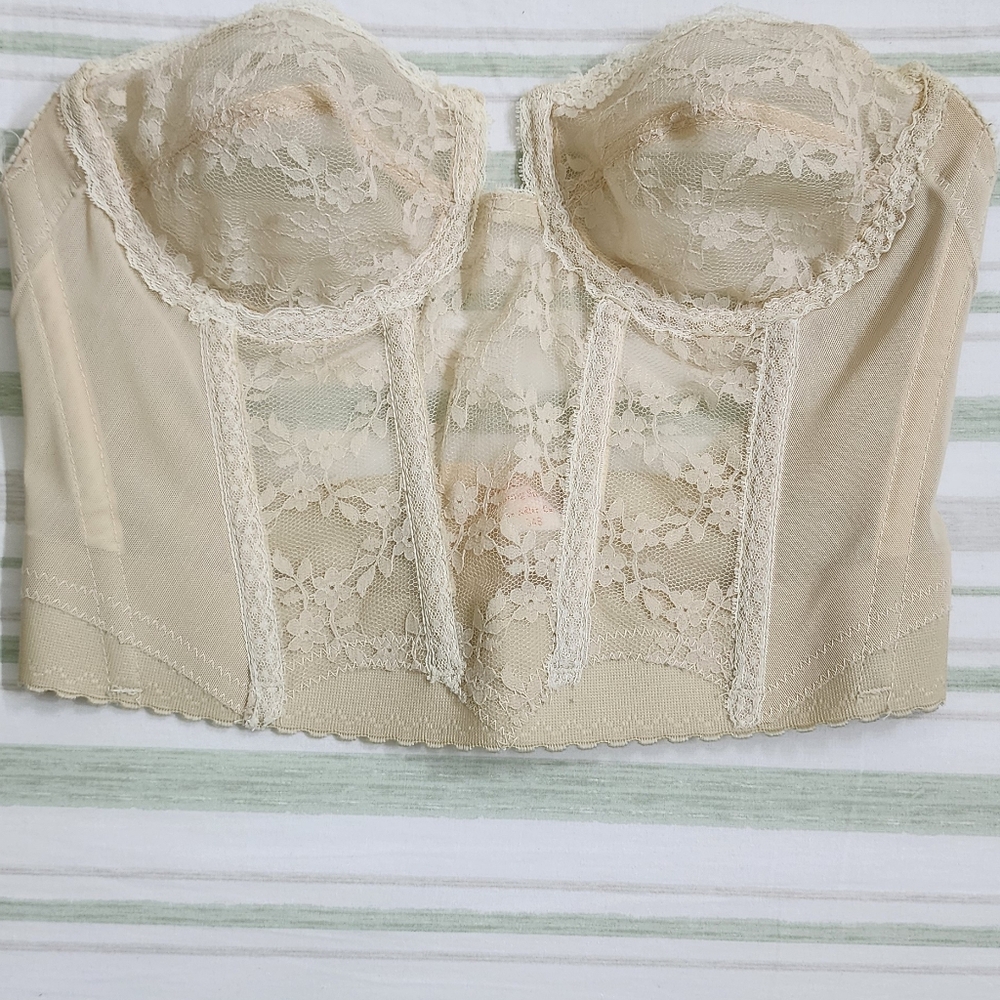 Elegant‎ Lace Bustier in Cream